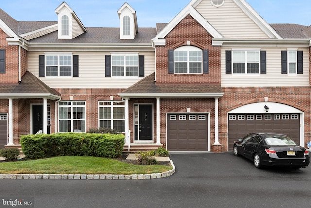 view of front facade featuring a garage