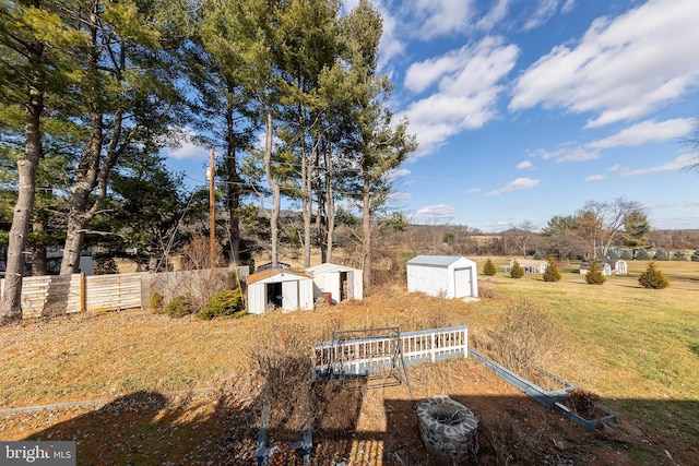 view of yard featuring a shed