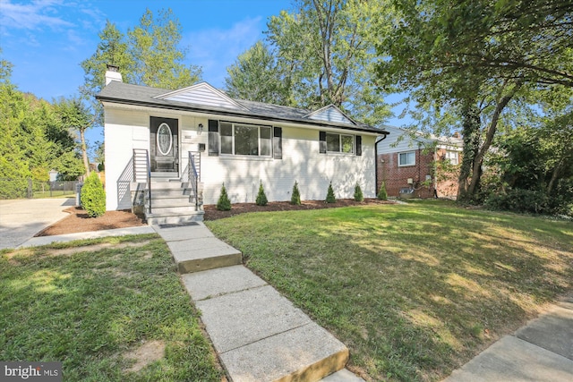 view of front facade with a front lawn