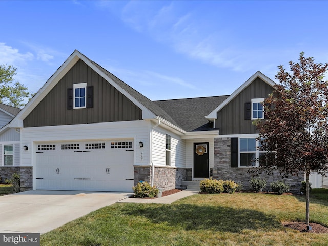 craftsman house with a front yard