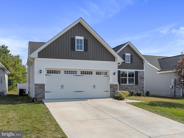 craftsman house with cooling unit and a front lawn