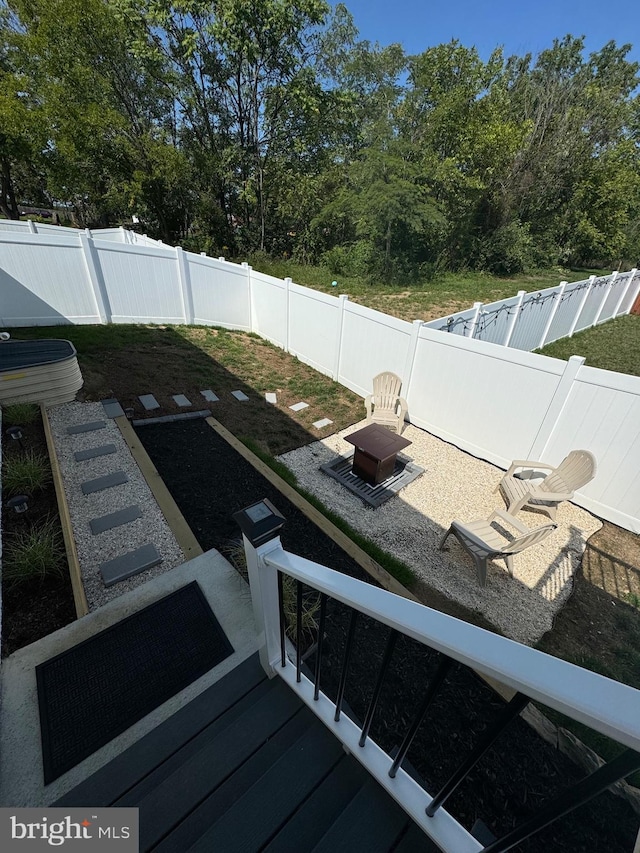 view of yard featuring a patio area