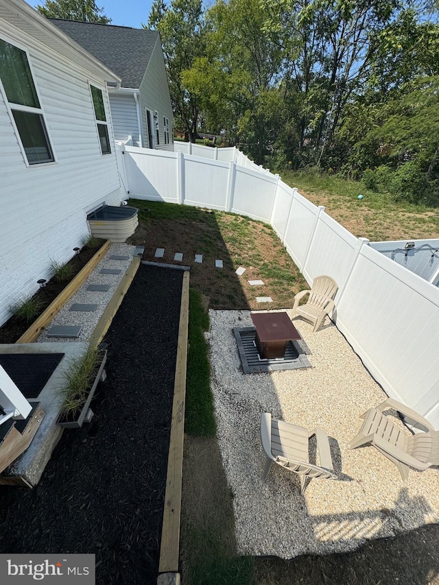 view of yard featuring a patio area