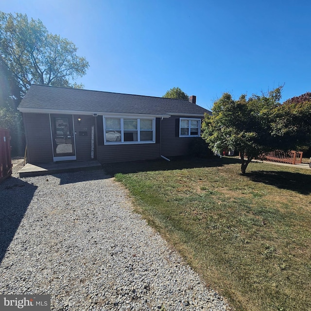 view of front of property with a front yard