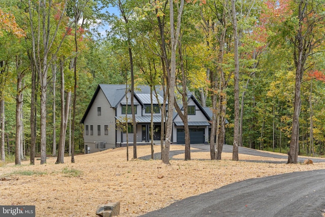 view of front facade featuring cooling unit and a garage