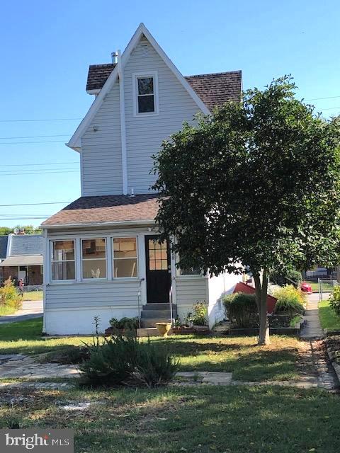 bungalow-style house with a front yard