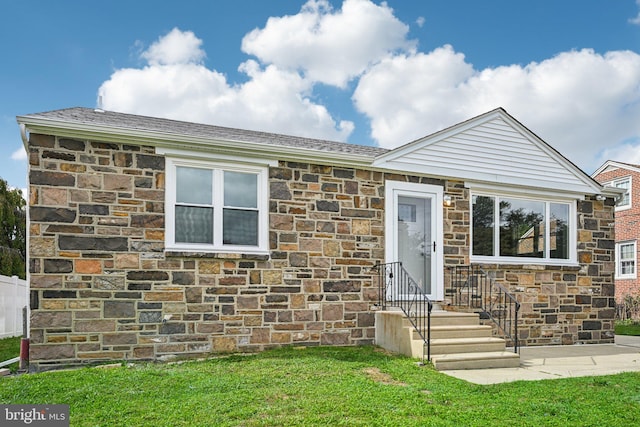 ranch-style home with a front lawn