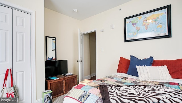 bedroom featuring a closet