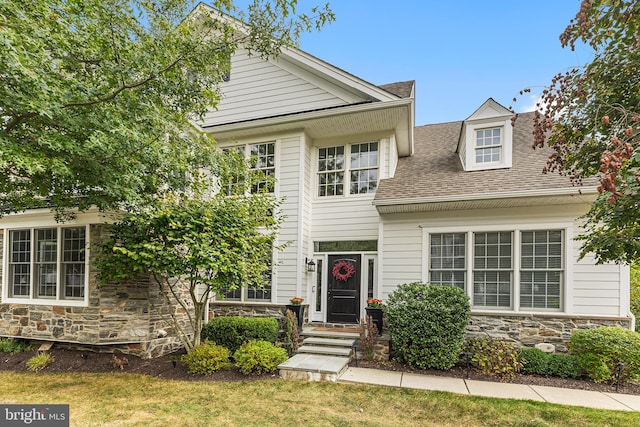 view of front of house featuring a front yard