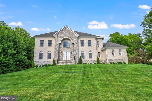 view of front of home with a front lawn