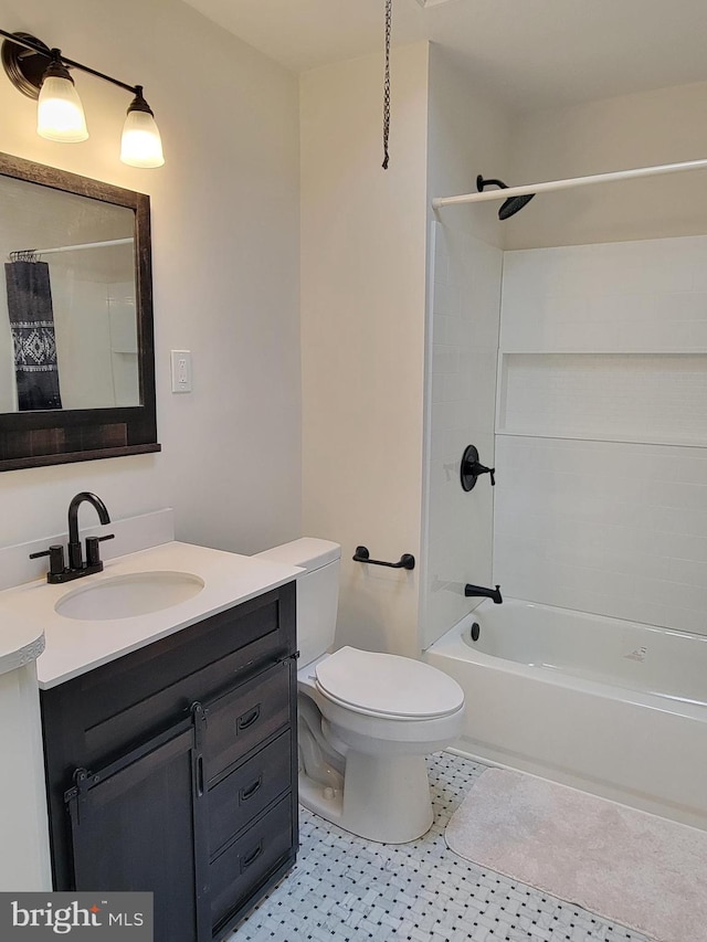 full bathroom featuring shower / bath combo with shower curtain, vanity, and toilet