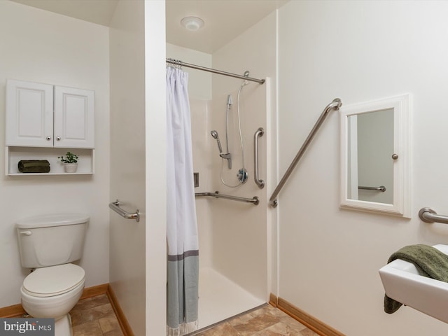 bathroom featuring toilet and a shower with curtain