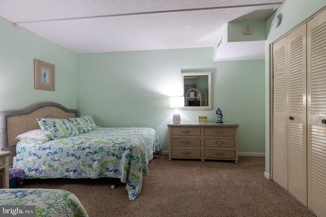 carpeted bedroom featuring a textured ceiling and a closet