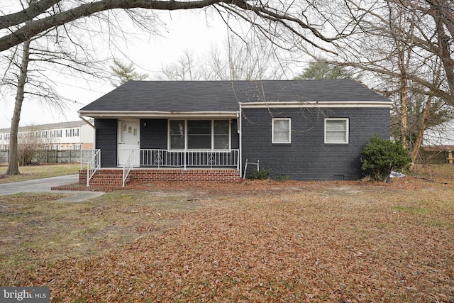 view of front facade featuring a front yard and a porch