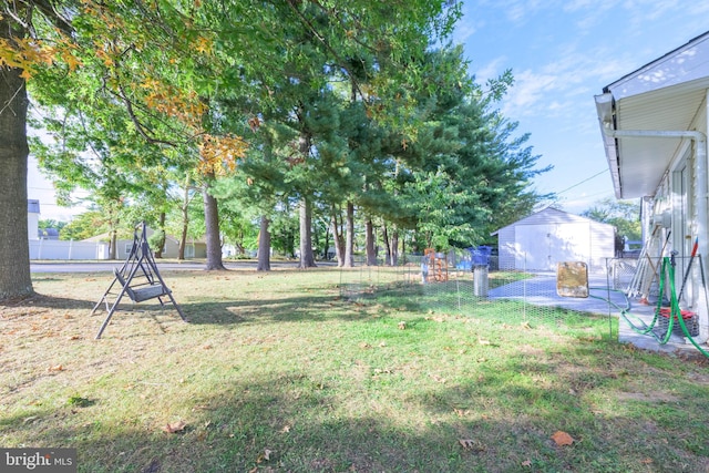 view of yard with a shed