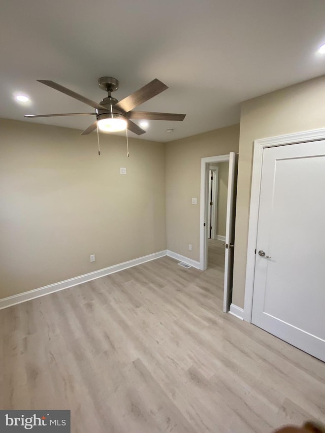 unfurnished room with light hardwood / wood-style floors and ceiling fan