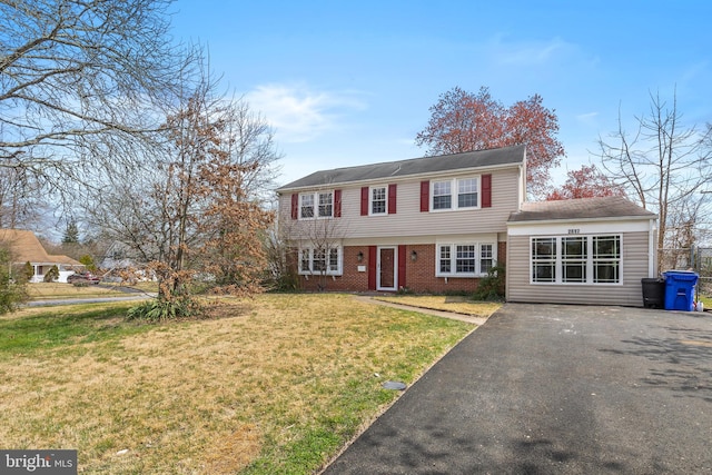 view of front facade featuring a front yard