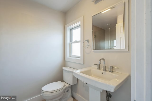 bathroom featuring toilet and sink