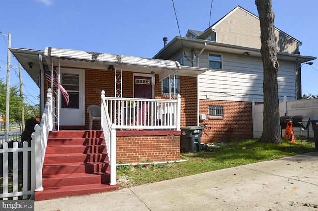 view of front of home featuring a porch