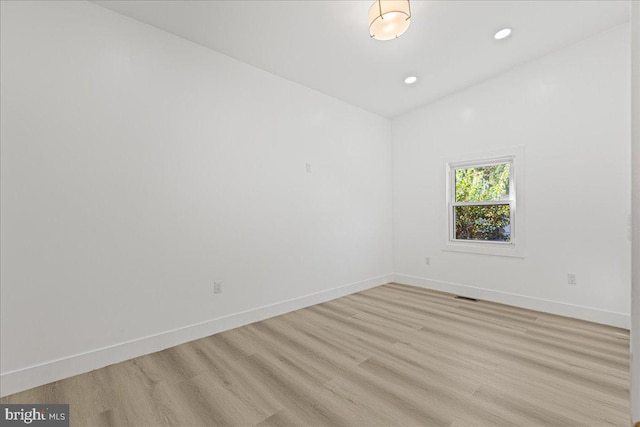 unfurnished room featuring visible vents, recessed lighting, light wood finished floors, and baseboards