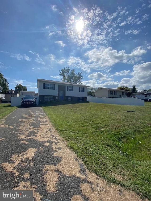 view of front of house with a front lawn