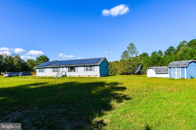 view of yard featuring a storage shed