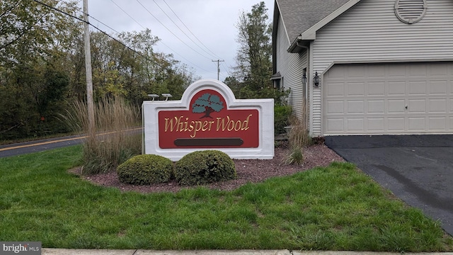 community sign with a lawn