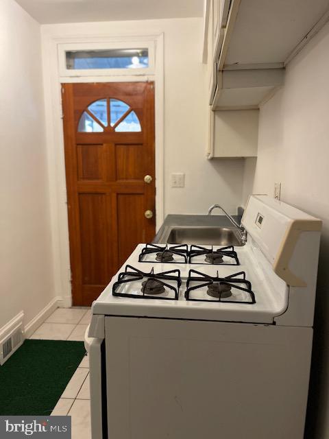 laundry area featuring light tile patterned flooring