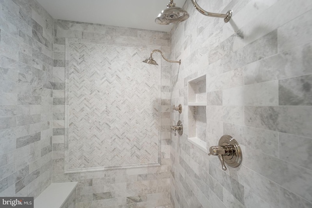 bathroom featuring a tile shower