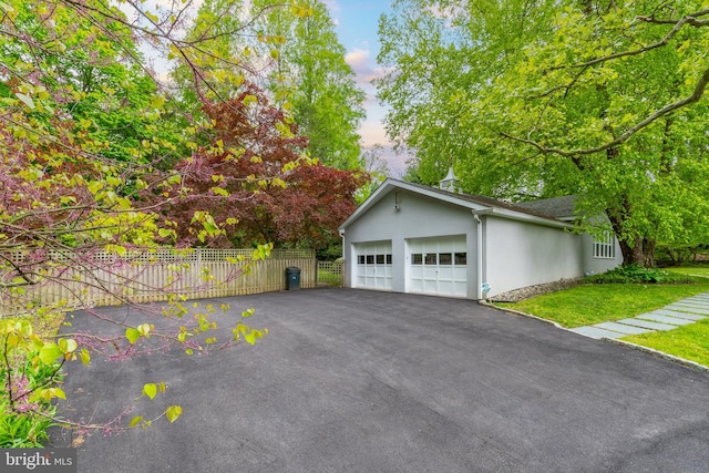 exterior space featuring a lawn