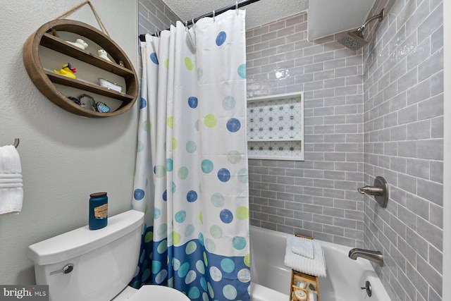 bathroom featuring a textured ceiling, toilet, and shower / bath combo