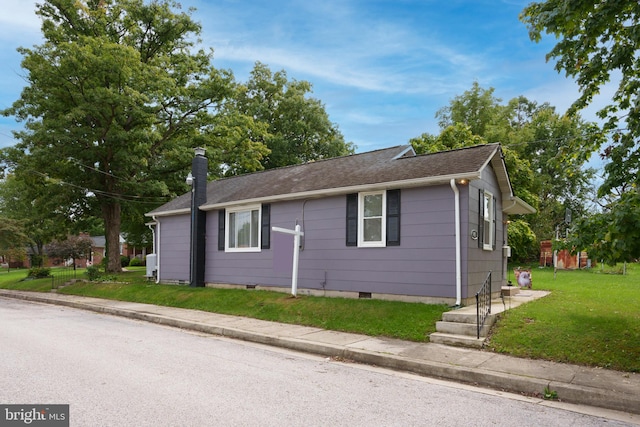 view of front facade with a front lawn