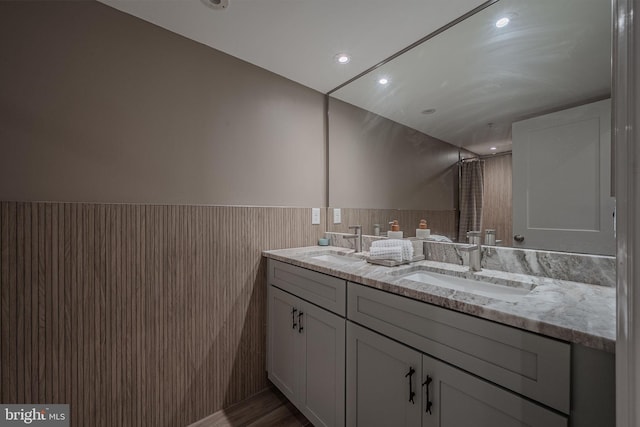 bathroom with a shower with curtain and vanity