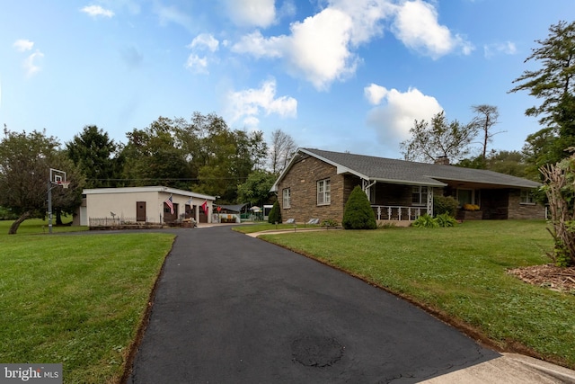 view of front of property with a front yard