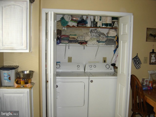 clothes washing area featuring washing machine and dryer