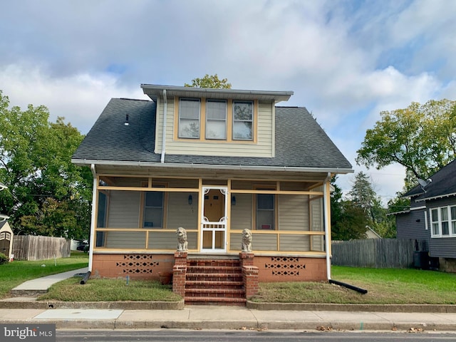 bungalow-style house featuring a front lawn and covered porch