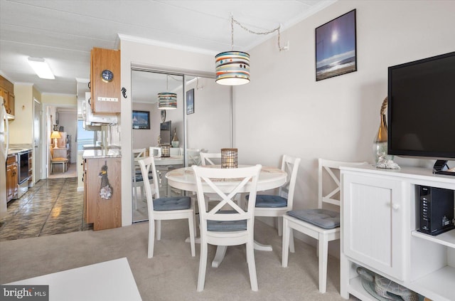 dining space featuring ornamental molding