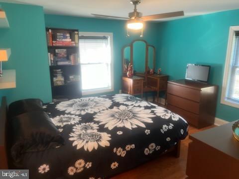 bedroom with ceiling fan