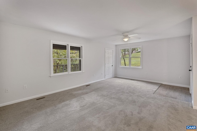 carpeted empty room featuring ceiling fan