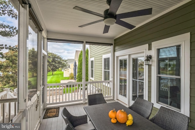 sunroom / solarium featuring ceiling fan