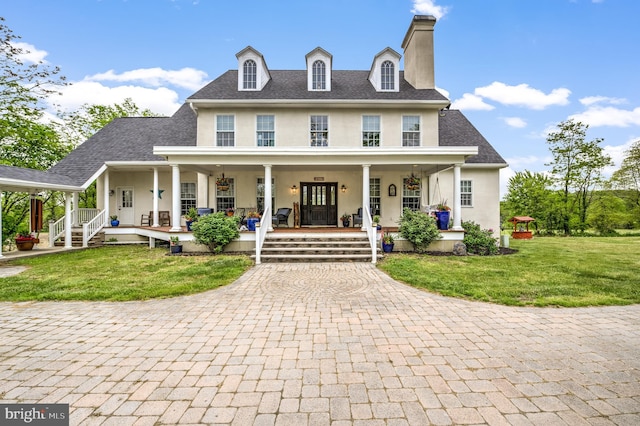 view of front facade featuring a front yard and a porch