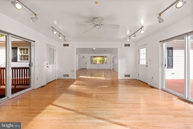 foyer with light wood-type flooring and ceiling fan