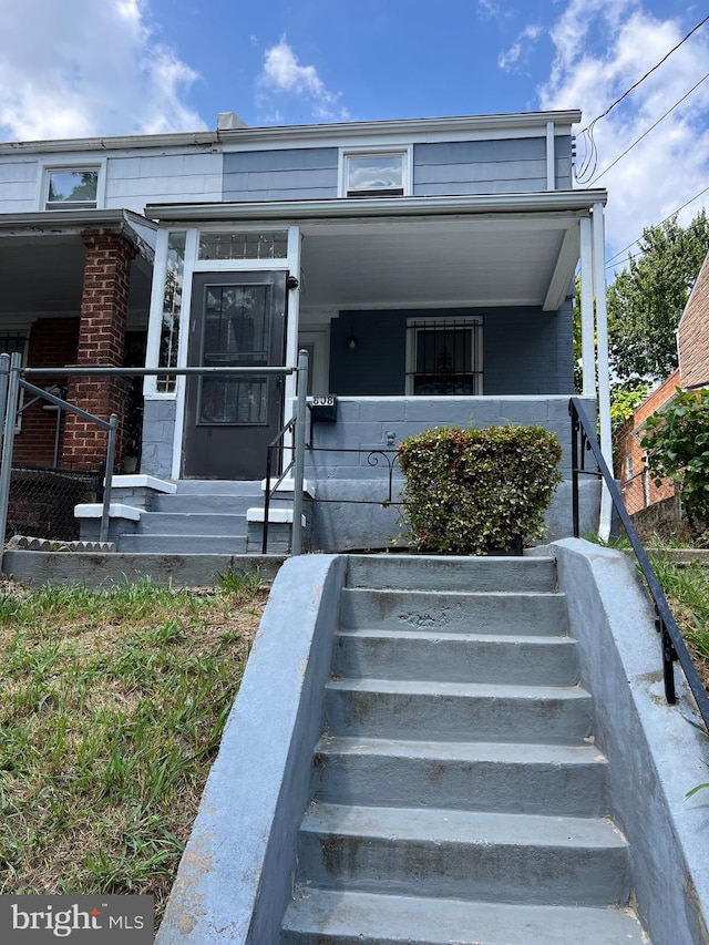 view of front of property featuring a porch