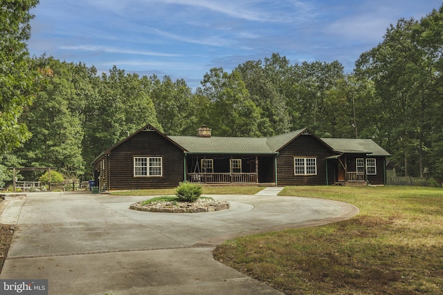 view of front of home with a front yard