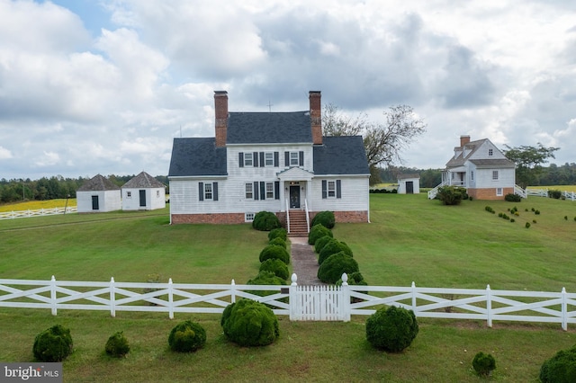 view of front facade with a front yard