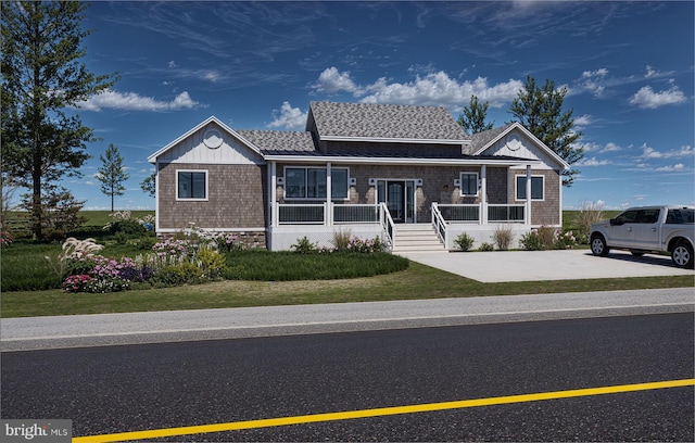 view of front facade featuring a porch and a front lawn