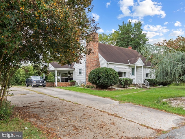 view of front of home with a front lawn and covered porch