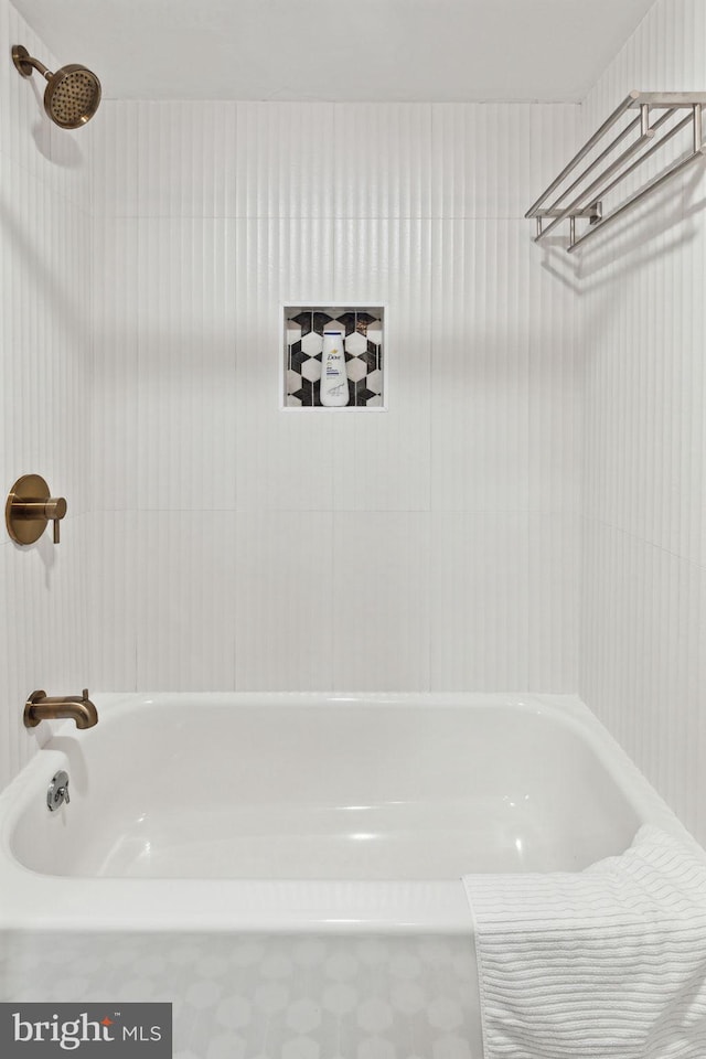 bathroom featuring shower / bathing tub combination