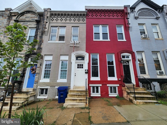 townhome / multi-family property featuring cooling unit