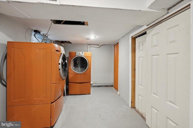 laundry room featuring washing machine and clothes dryer